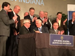 Indiana Governor Mike Pence gifts signing pen to State Senator Jim Arnold following Regional Cities bill signing